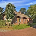 Casa de Férias Historisches Reetdach-haus - Bis Zu 20 Personen Grossefehn