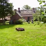 Сasa de vacaciones Historisches Reetdach-haus - Bis Zu 20 Personen Grossefehn